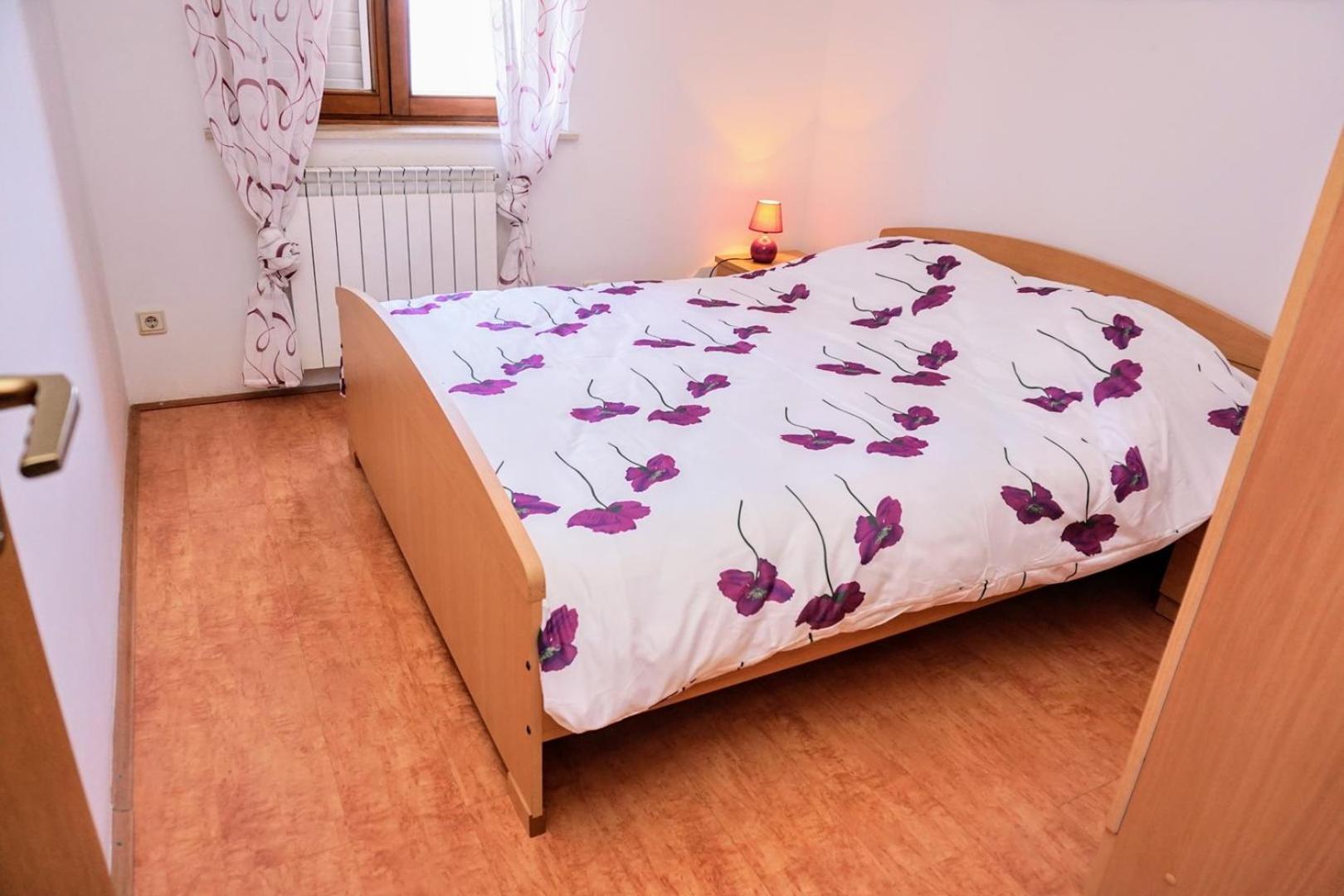 Apartment Stefica Црвени-Врх Экстерьер фото