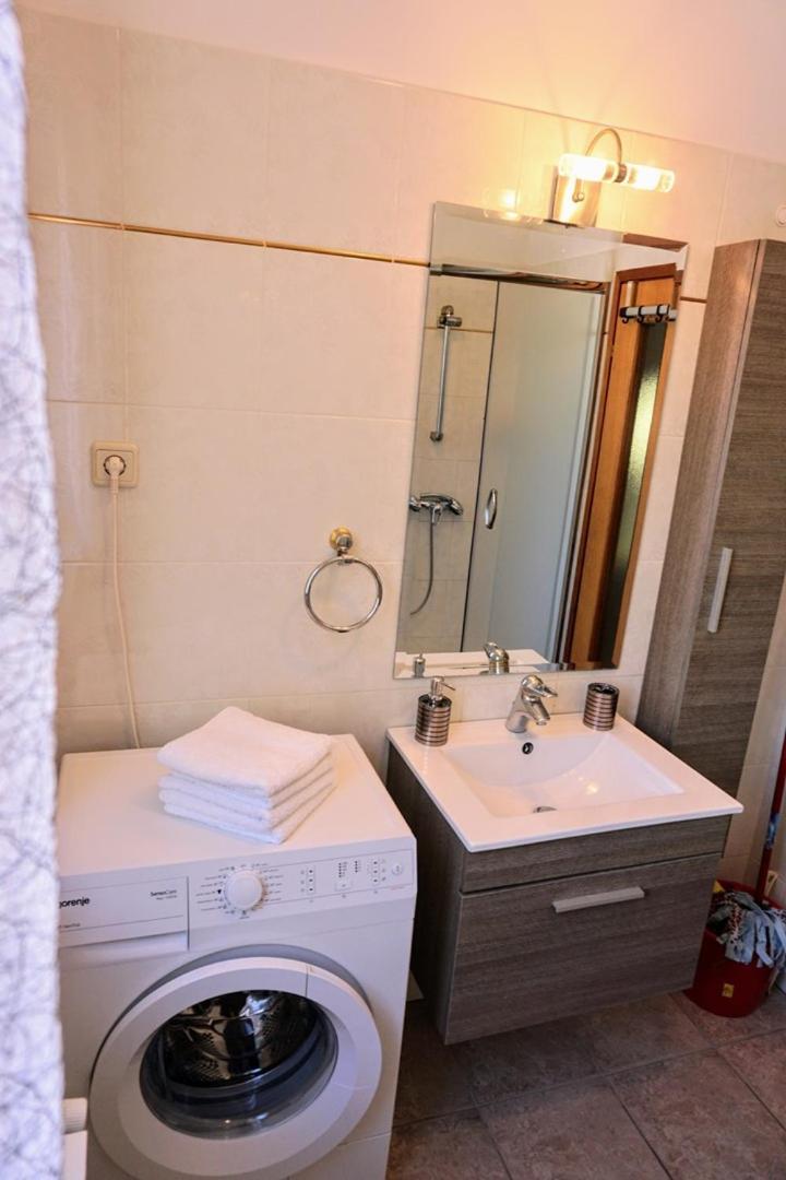 Apartment Stefica Црвени-Врх Экстерьер фото