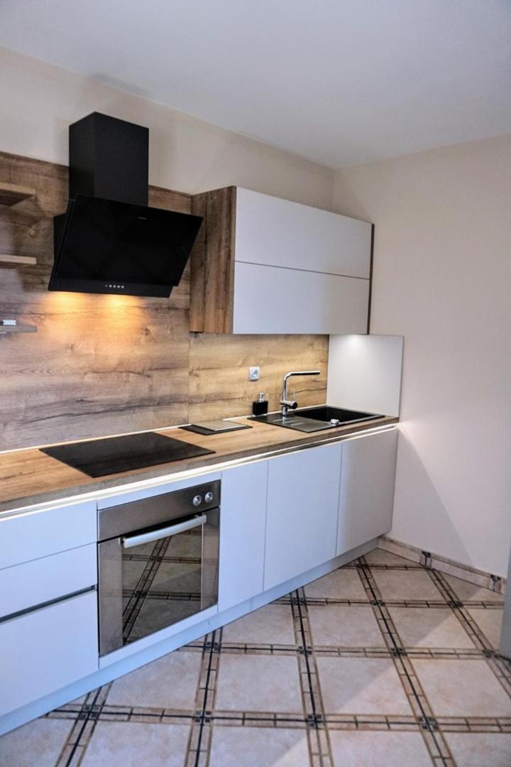 Apartment Stefica Црвени-Врх Экстерьер фото